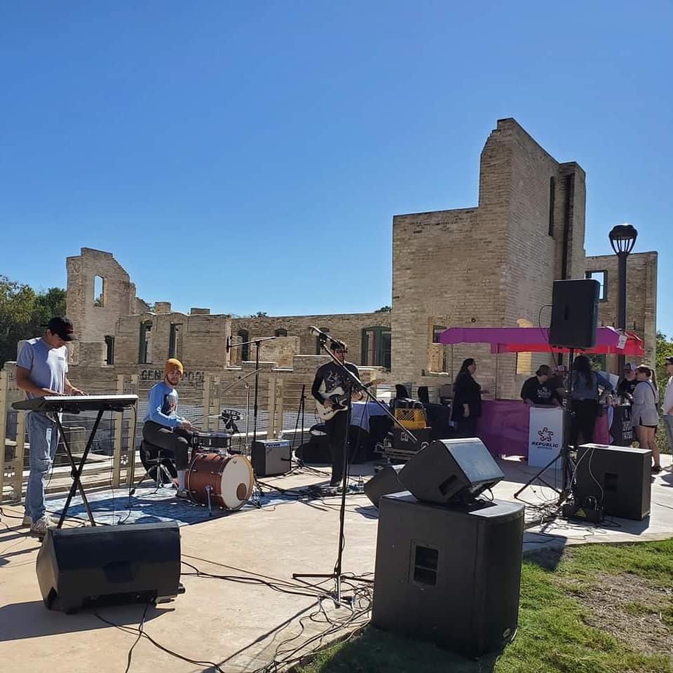 sotxpartnership's tweet image. It's a beautiful day at the Ruins! We're ready to feast away with our Southside community! #Ruins2019 @myhotwells @SouthsideSATX #SanAntonio