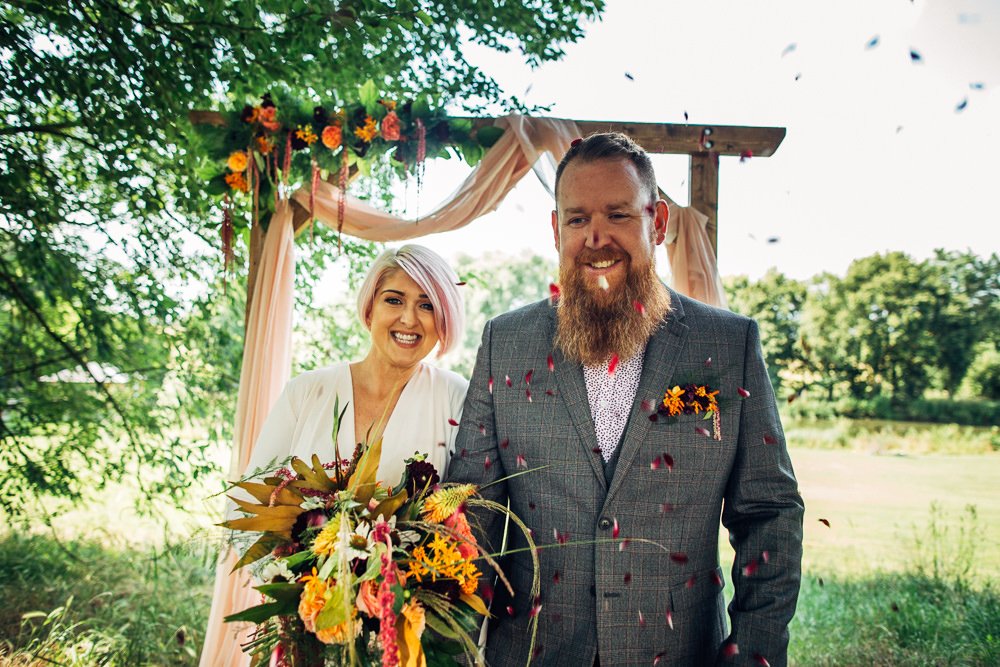 We’re full swing into Autumn and all that it brings, so it’s just perfect timing to be sharing these sensational images today 🧡 whimsicalwonderlandweddings.com/retro-wedding-… thanks to Emily Little Photography @GlamavanUK @therub_bbq @hannahjoymua @outhouse_byhand