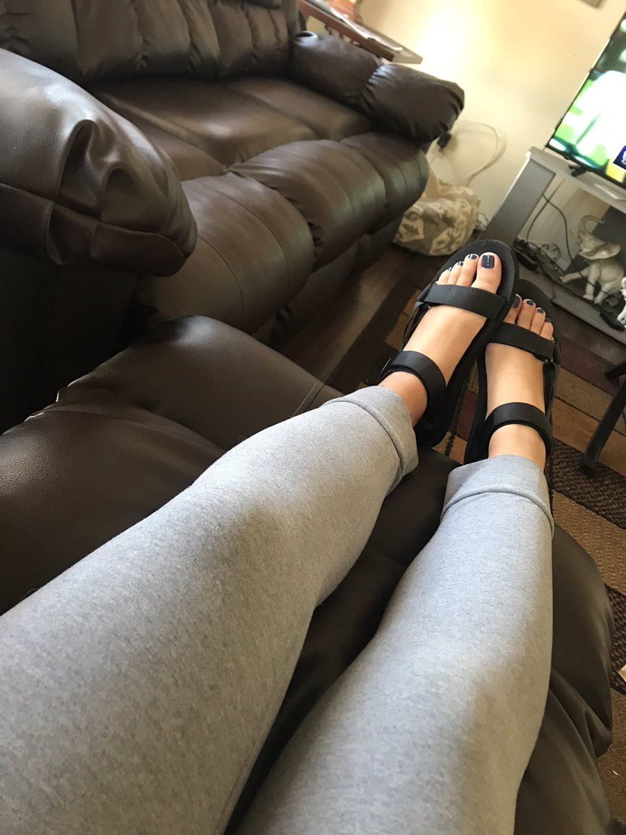 jay23dee's tweet photo. Weird post, but no one hypes up my toes 😞 And I think they’re cute af 🤷🏽‍♀️. #toeappreciation #freshpedicure #footfetish #cutetoes #toes #feet #feetoftwitter #toenails #hypeyourselfup https://t.co/xeMfHjTgux