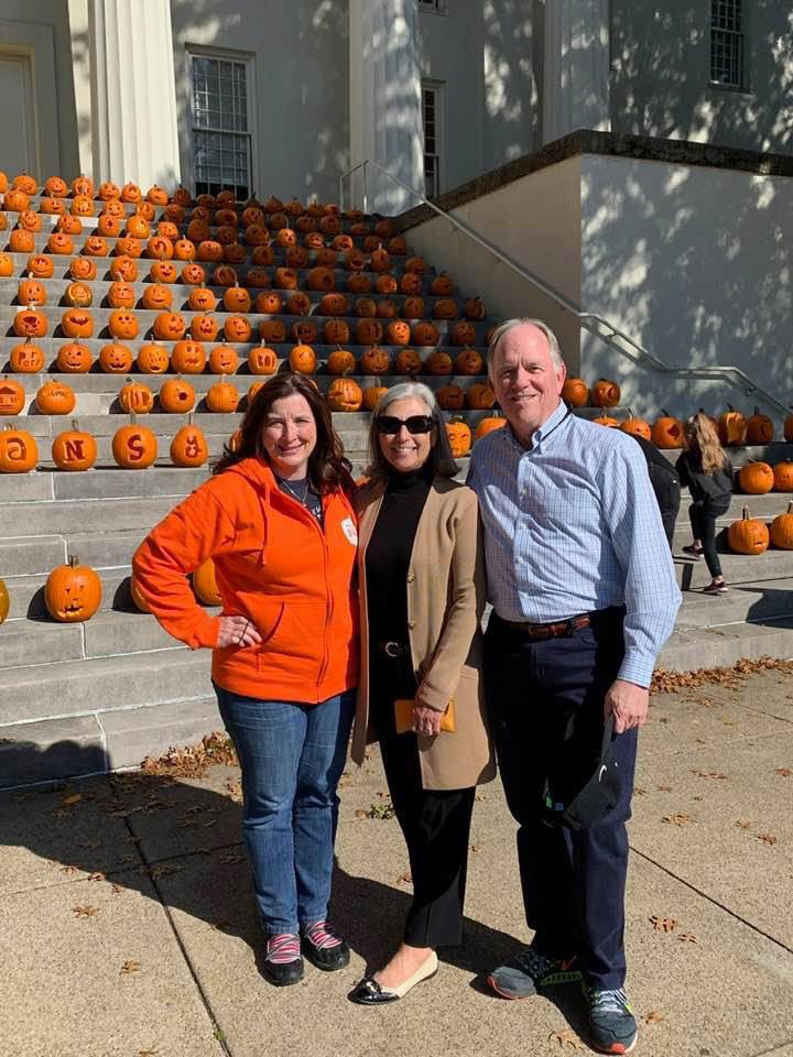 juliegoodman0's tweet photo. Spent the afternoon enjoying the perfect weather, visiting with lots of friends &amp; watching pumpkins be turned into art at @Transy PumpkinMania carving &amp; Fall Festival. As a Trustee &amp; Alum I’m very proud of Transy for hosting such a wonderful community event. #Goodman4Circuit https://t.co/EFGkMeJdb5