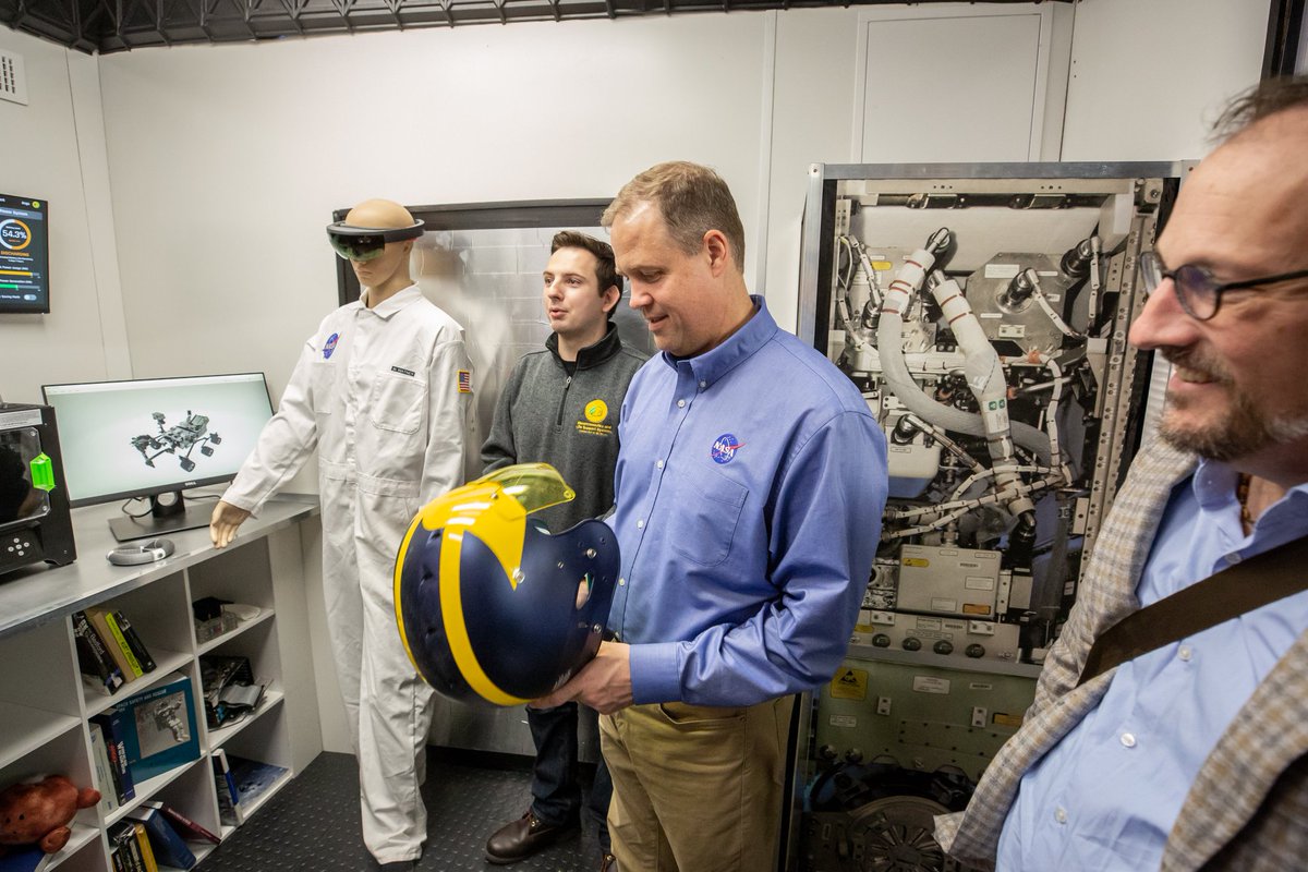 MichiganBLiSS's tweet photo. @JimBridenstine Thank you for coming and touring our Argo Habitat mockup and answering our questions!

#ArtemisGeneration #ReturnToTheMoon https://t.co/G9p5Rt2RjJ