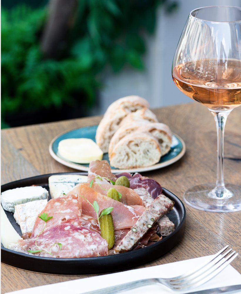 So proud to feature <a href="/CobbleLaneCured/">Cobble Lane Cured</a> as our new #local suppliers
Charcuterie anyone?🚀
.
.
.
.
#charcuterieboard #localproduce #apero #primrosehill #lafermelondon