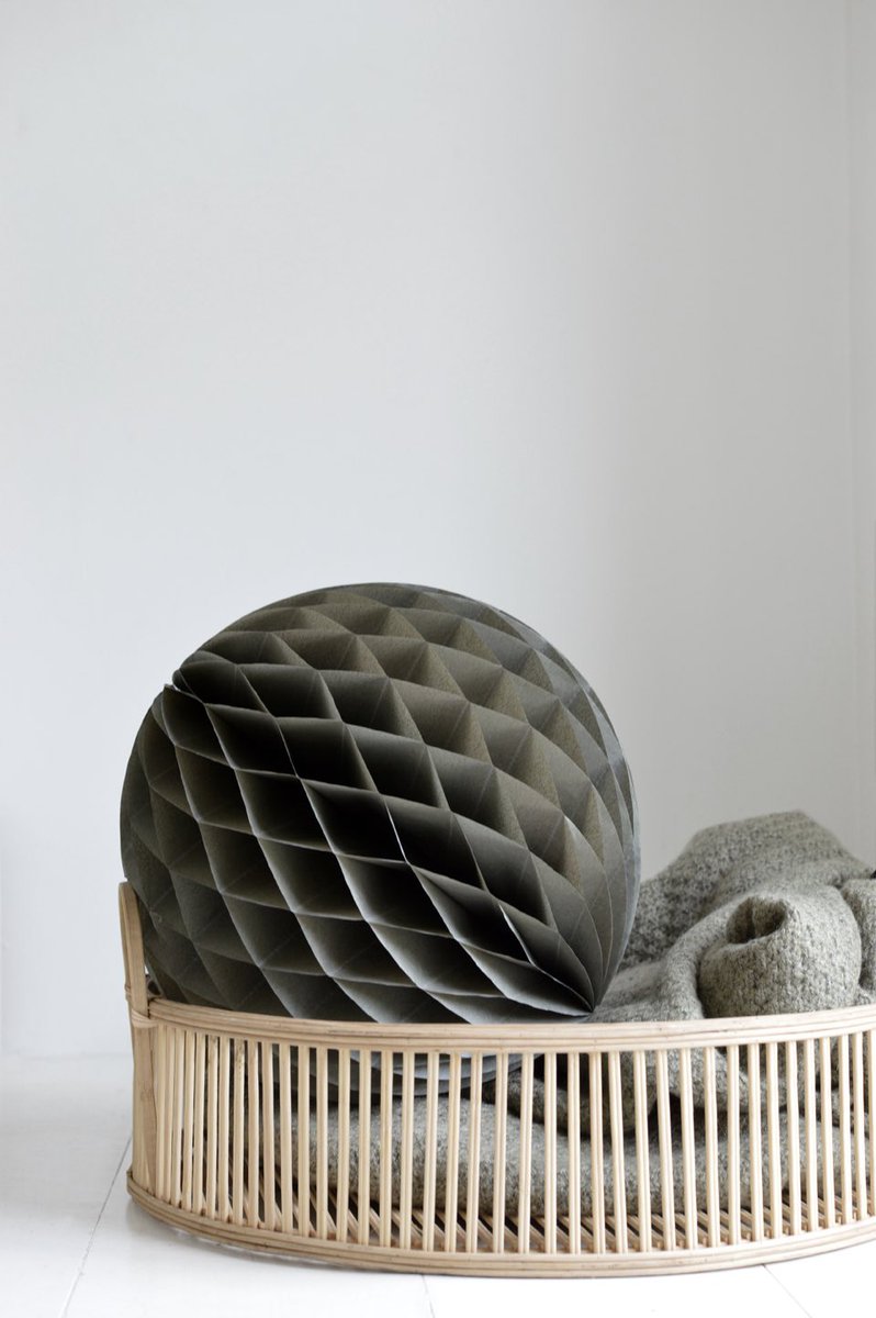 DELIGHTtweet's tweet image. Olive green honeycomb balls • we are huge fans of honeycomb balls! They make a great visual impact and we love that they are so easy to use 😊 #EasyandJoyful
#honeycomb #paperdecor #nordic #nordichome #nordicstyle #scandinavianhome #home #interior #interieur #decor #decorate