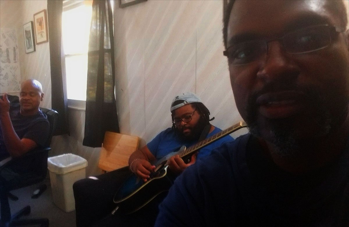 EverLoreGame's tweet photo. I'm here Uriah in the studio with Eliot Sloan, working on something special for EverLore. I can't wait to share it with our fans. #EverLore @EverLoreGame https://t.co/UfTyk5vFYh