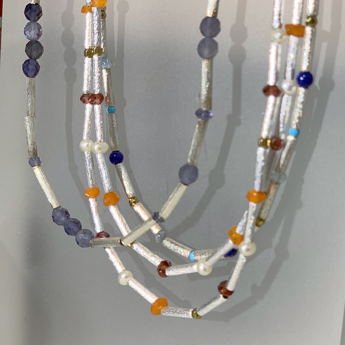 Silver bead necklaces
Carnelian, garnet, pearl, pyrite, iolite, lapis, turquoise and aquamarine.
Simavaziry.com