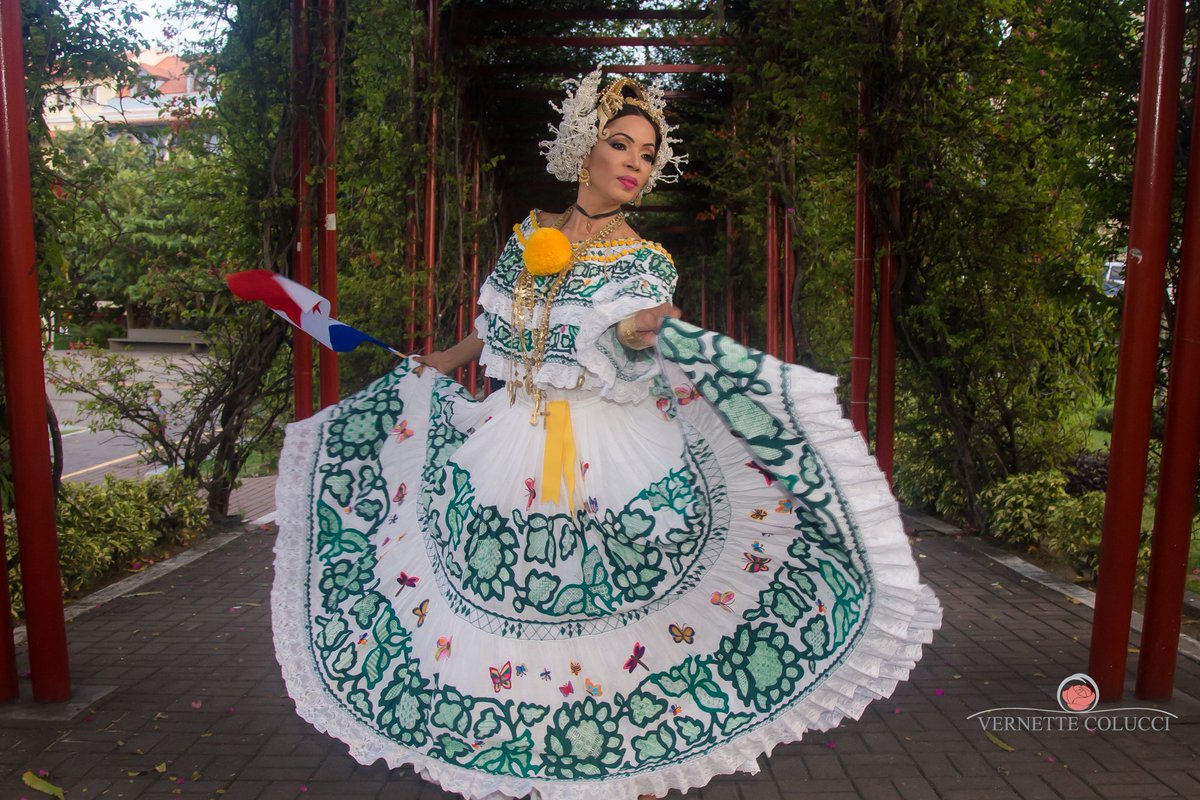 ColucciVernette's tweet photo. "LA #POLLERA"
¿De qué color la prefieres? Imagina las formas de sus #tembleques. ¿Es algo que puedes imaginar? Ahora piensa en ese retrato tuyo empollerada... TE VES HERMOSA, VERDAD!!! Y lo puedes hacer realidad con nosotros 😊📸
6674-3894 Vernette Colucci. Aceptamos T. / Crédito https://t.co/6cIxevO9zO