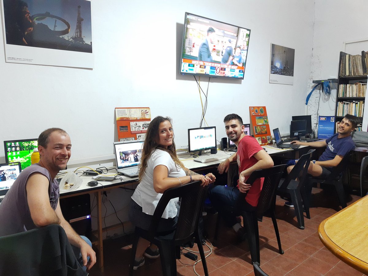 EstacionSur917's tweet photo. 🗳️ #Elecciones2019 #PulsoRes | Les compañeres de @pulsonoticiasok en la cocina de toda la información de #LaPlata #Berisso y #Ensenada en esta cobertura conjunta de #Elecciones https://t.co/Ol2BnVauWG