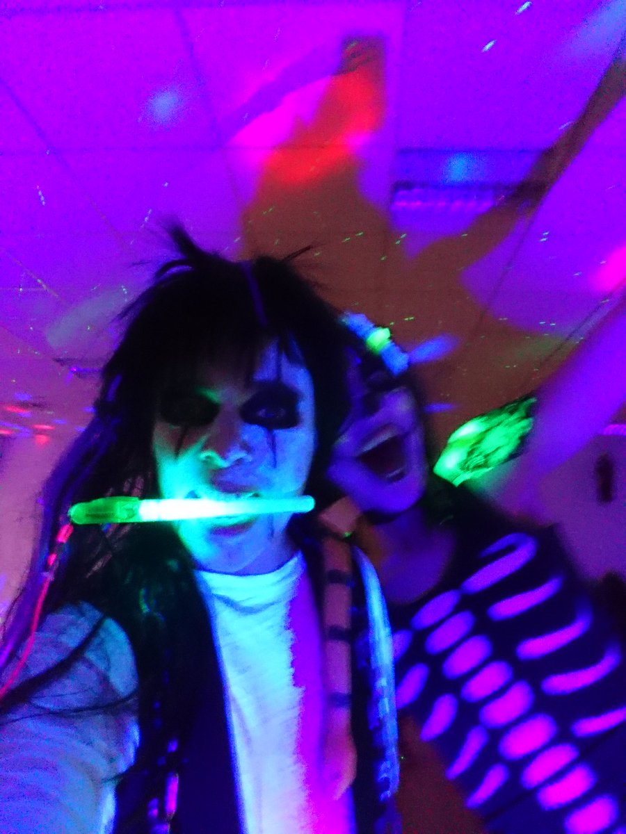 SKOOBERSrock's tweet image. When 2 favourite things, normally miles apart, collide...
@clubbercise
@alicecooper
Via #groovecoverage
Best #Halloween ever
#halloweencostume
#clubbercise
#poison 
#exerciseindisguise