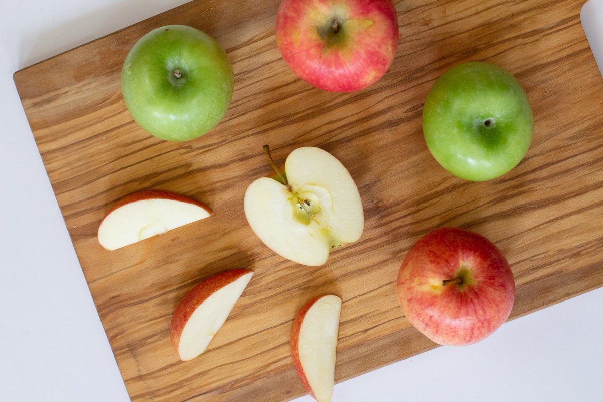 Feel that tingle in your throat creeping in? (Ugh.) The colds are coming for us, but as your mom once told you, “an apple a day keeps the doctor away”. It’s absolutely true. Apples are a great source of Vitamin C! 🍎

ow.ly/b7q850wUh20

#seasonalingredients  #healthysnacks