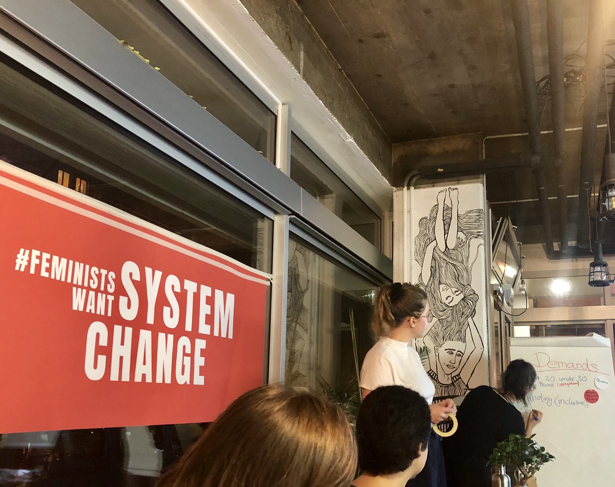 #Feministswantsystemchange in Geneva during the #Beijing25 @UNECE Regional Meeting! We‘re getting ready at the #youngfeminists gathering organized by @Women_Rio20. 

📢What do we want? #GenderJustice 📢

#UNSCR1325 #EqualityNOW