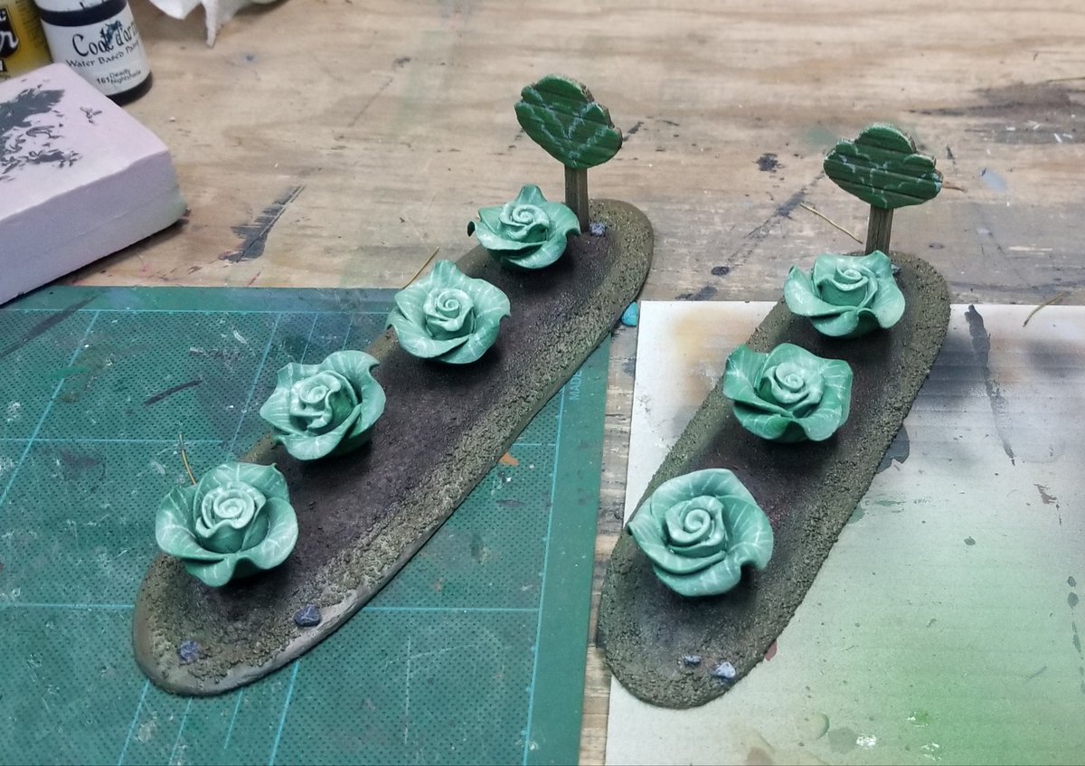 elTonioBerg's tweet photo. Painting cabbages! #wip #terrain #scratchbuilt #BurrowsAndBadgers #RogueSculpts #CraftOff https://t.co/OZuu9vidU0
