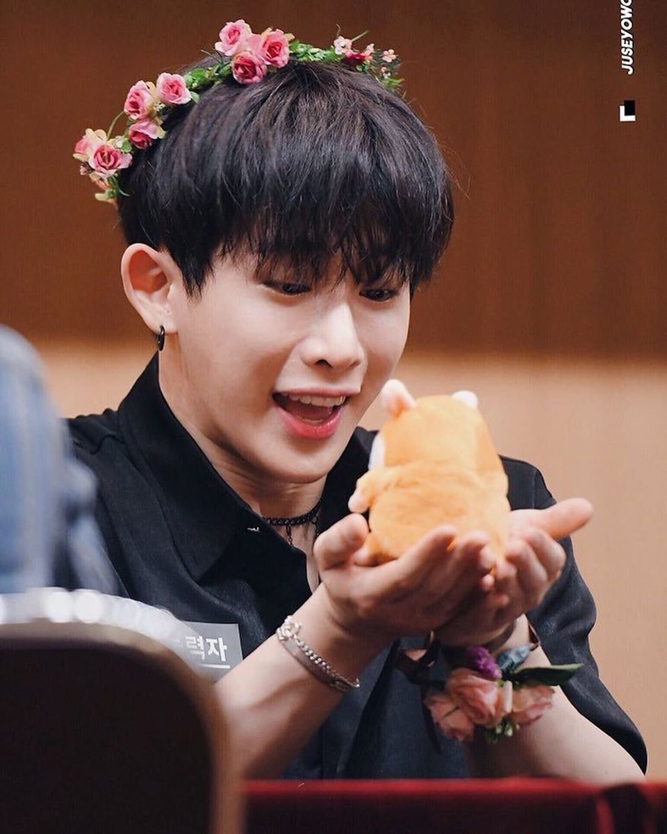 hohocloud's tweet photo. wonho, minhyuk!! don't forget to eat today!!! please stay well and keep warm ^-^
@OfficialMonstaX
#WeLoveYouWonho
#WeLoveYouMinhyuk
#HowIsYourDayMx https://t.co/w0HiTwpxwr