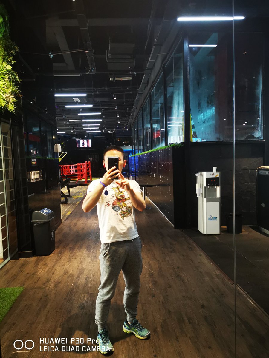 出差北京前抓紧时间训练，白天gym人真少