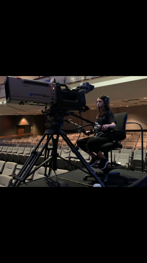 gatewayliveprod's tweet photo. Emma Polinsky is NINE YEARS OLD and began training this last Saturday on camera and by Sunday ran all three of our services at SLK! Big shout out to her and our amazing directors #gatewaychurch #liveproduction #directors #southlakecampus #cameras https://t.co/ZN8YTU6Hfz