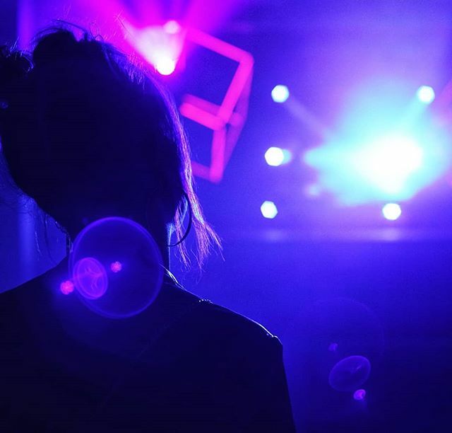 SVaiPhoto's tweet photo. Space Buns
.
.
#lensflare #techno #dancing #music #rave #technomusic #technolovers #mtl #montreal #party #mtlmoments #igersmtl #mtlblog #narcitymontreal #spotlights #lighting #woman #womandancing #vintagelens #minolta #sonyalpha #octov #dj #nightout #blu… https://t.co/aR9bxvCeLD https://t.co/36d6DhGmQu
