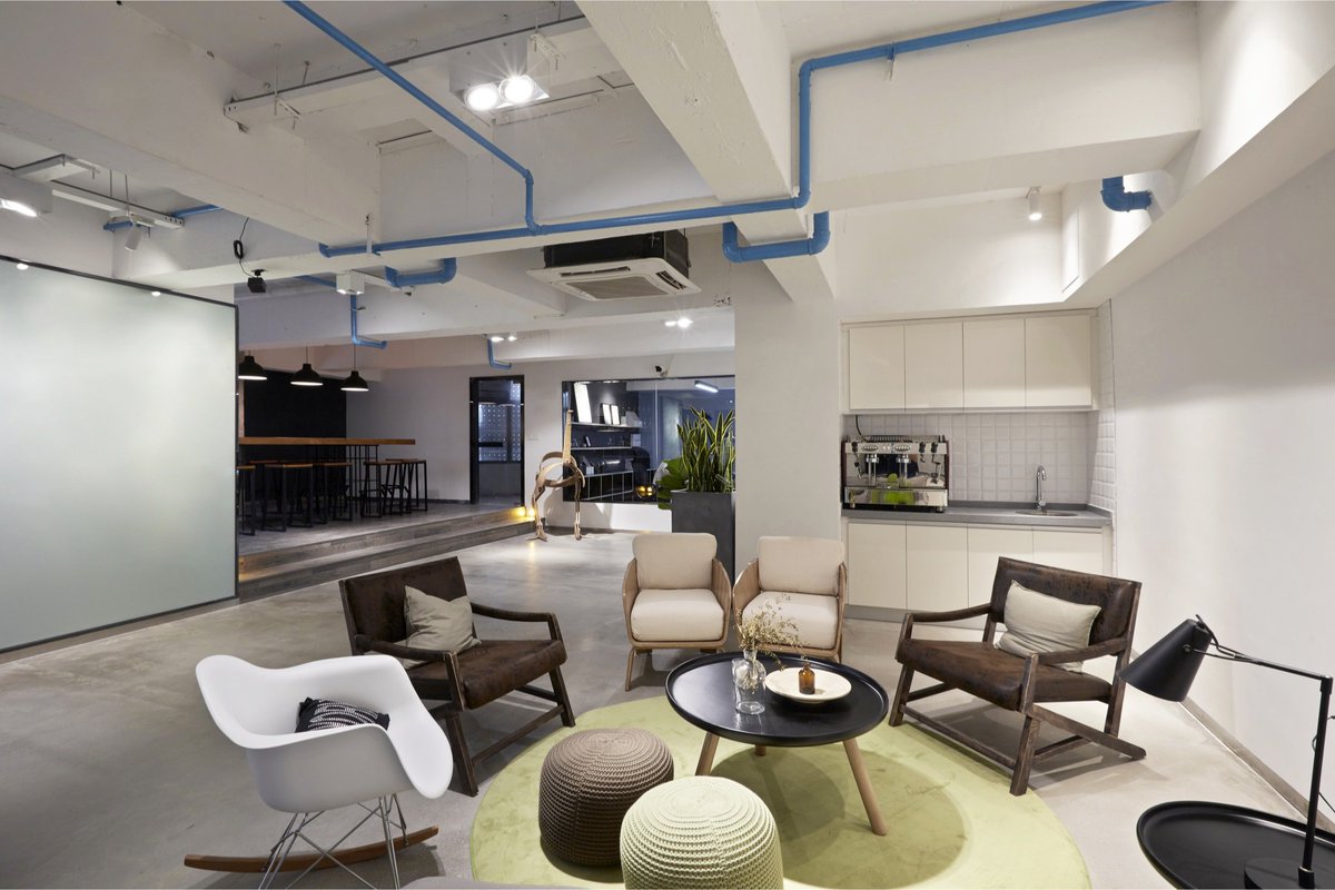 idsandspaces's tweet image. Transform your office cafe to energize your employees - is.gd/YrQoRO
#Officecafe #Officecafeteria