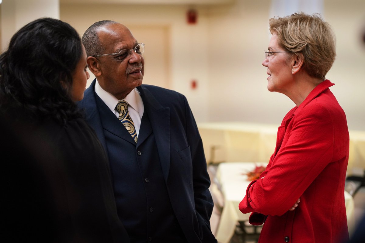 Elizabeth Warren speaks with Bethel AME Church members.