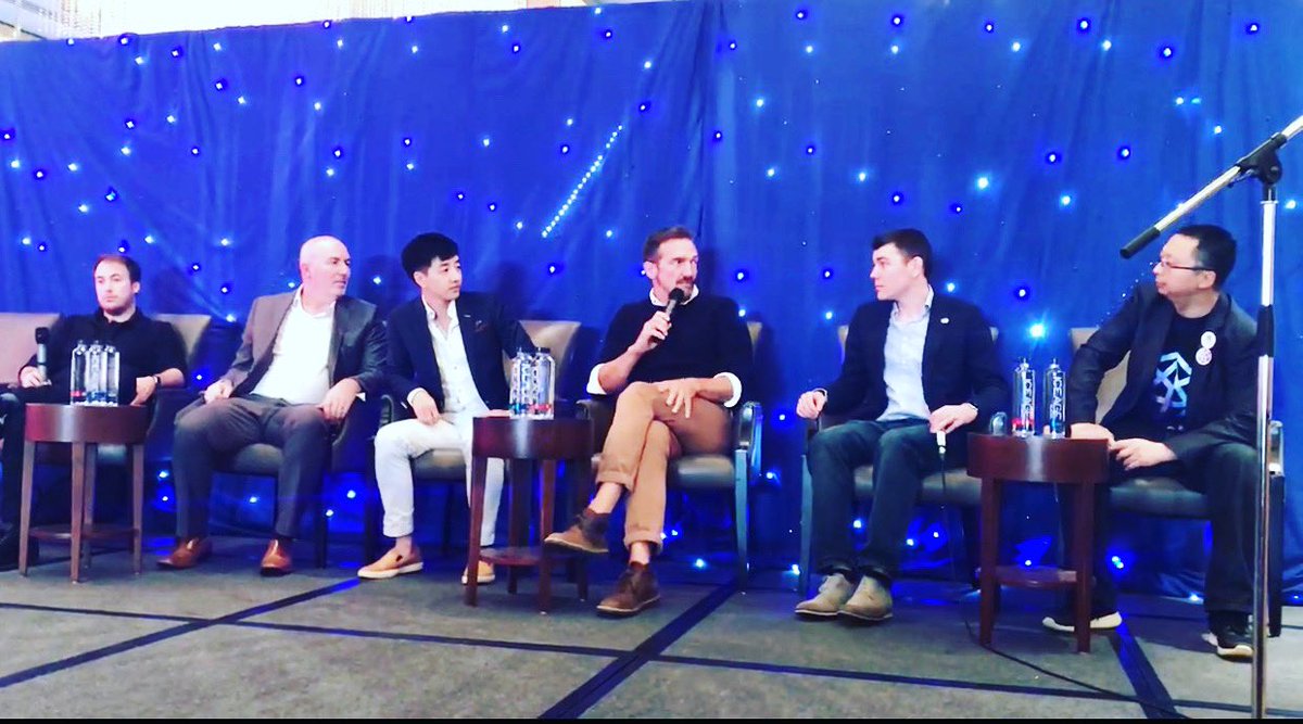 CameronChell's tweet photo. Amazing fireside chat at the @GlobalDigitalA2 discussing « What #FacebookLibra means to us » with Michael Gord (Moderator), Garnet Campbell, Clarence Liu, Ashton Addison and Temple Tan. https://t.co/ETNUiXnS2C