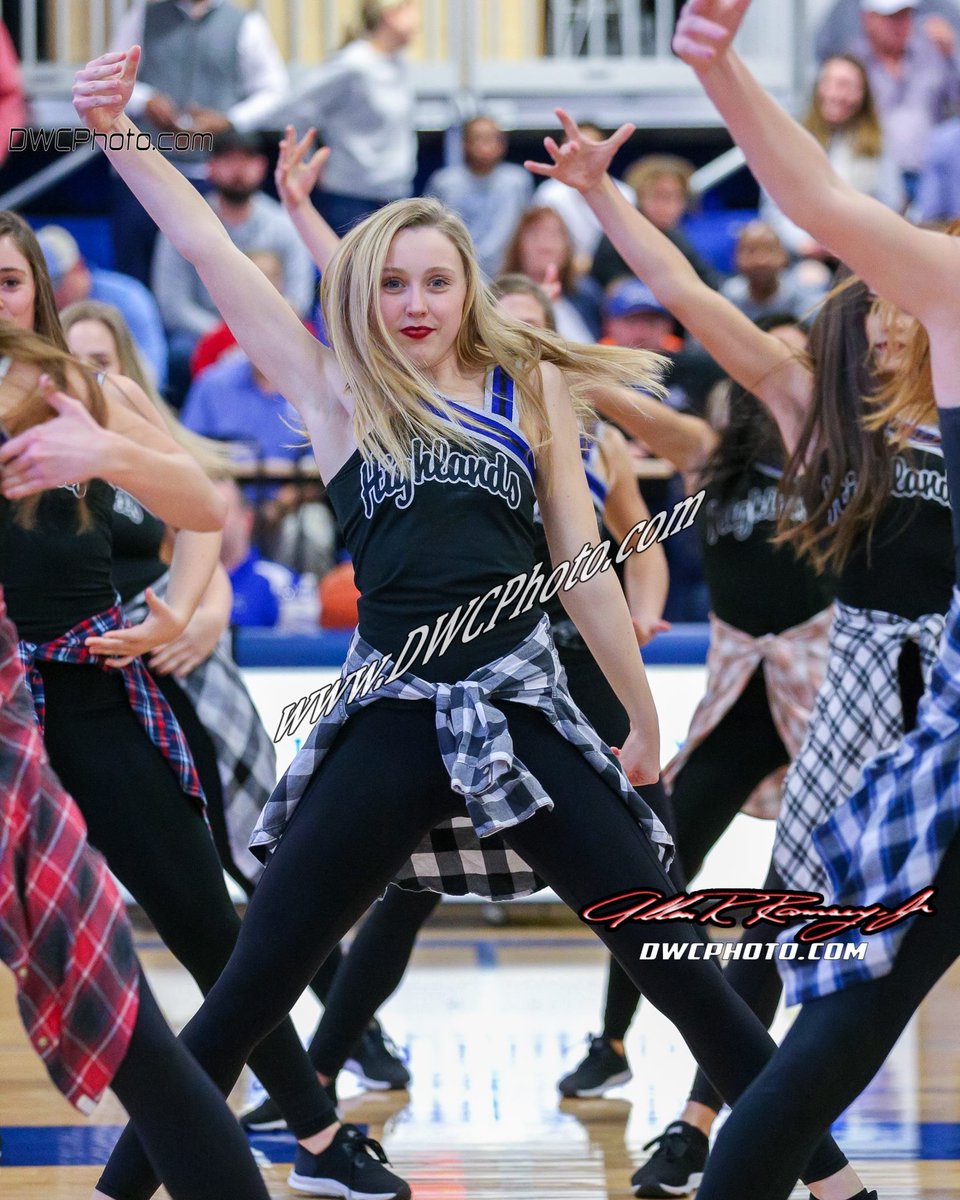HHSVDTDance's tweet photo. Happy birthday to junior @elli_keefer21 ! We would not have nearly as much fun if we didn’t have you apart of this team. Make 17 the best. We love you💙 https://t.co/pygrwdicuW