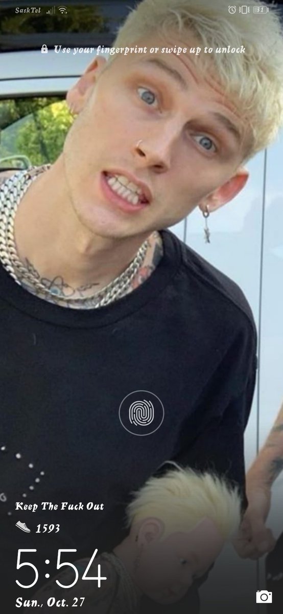 Mgkislife1's tweet photo. Let's start a lock screen thread for @machinegunkelly #weloveyoucolson #estovereverything #19xx https://t.co/vrzwIsBW8f