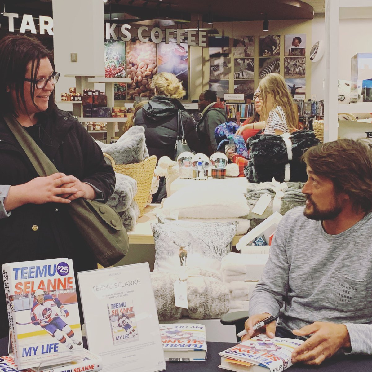 rebeccaksands's tweet photo. Teemu and I talking about education systems in Manitoba and Finland. #superniceguy #Winnipeg https://t.co/f8QeXjuI0Q