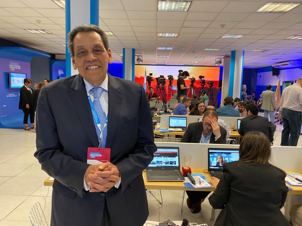 CesarPinaT's tweet photo. Como parte de mis funciones diplomáticas, me encuentro en el centro de cómputos del organismo electoral argentino, a esperas del primer informe de las elecciones celebradas hoy #ArgentinaVota2019 https://t.co/45LPZXm1au