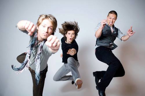 mmmbarking's tweet photo. Y'all, we hit 400 followers today! We're jumping for joy! And we are so grateful to you all for sharing in and spreading the @hansonmusic and dog love as much as possible. https://t.co/0mY2pcI7Bv
