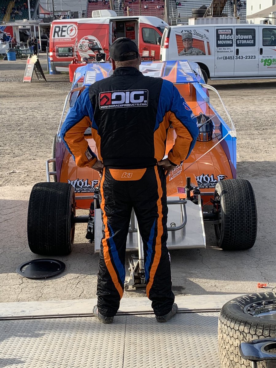 LWillix's tweet photo. Getting ready for hot laps @OcfsRacing https://t.co/yId7PecXCs