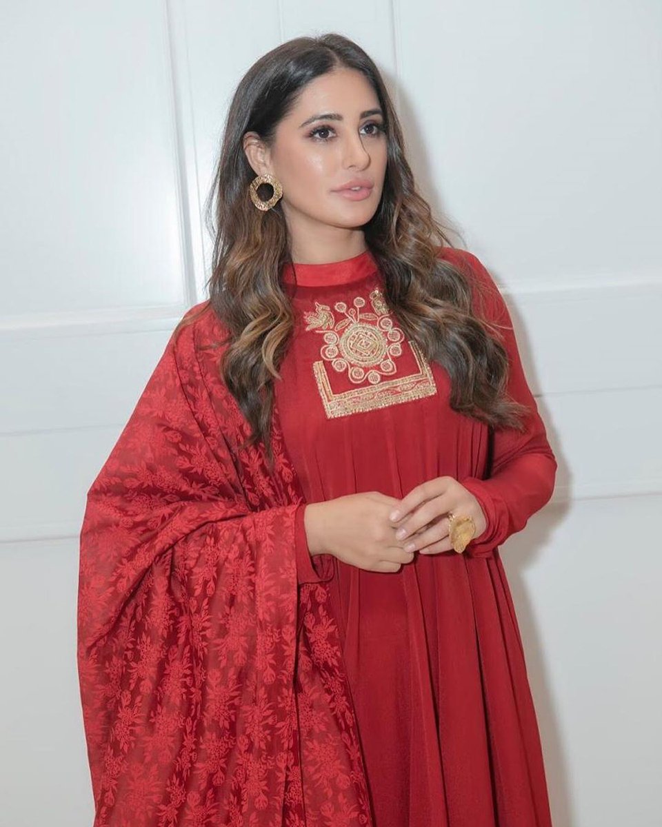 fakhrinargis07's tweet photo. Look @houseofmasaba
Jewellery @studiometallurgy
Shoes @topshop
Hair @shefali_hairstylist8
Beauty @ajayvrao721
Style &amp; manager @mahakbrahmawar
Team @humairalakdawala . https://t.co/OPLP3snO0J