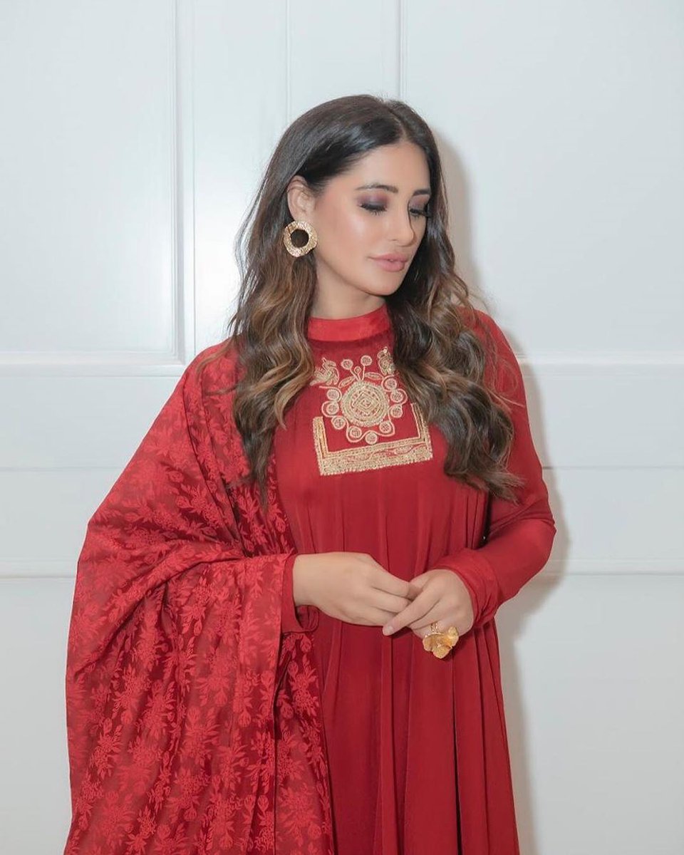 fakhrinargis07's tweet photo. Look @houseofmasaba
Jewellery @studiometallurgy
Shoes @topshop
Hair @shefali_hairstylist8
Beauty @ajayvrao721
Style &amp; manager @mahakbrahmawar
Team @humairalakdawala . https://t.co/OPLP3snO0J