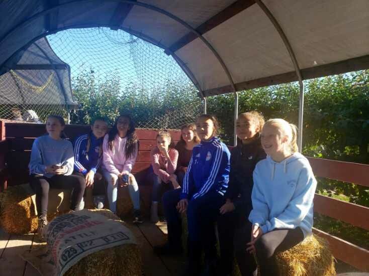 SoundFC_G07A's tweet photo. Some fun team bonding time at the farm today with this gorgeous Pacific Northwest day! https://t.co/7whMoR18vV