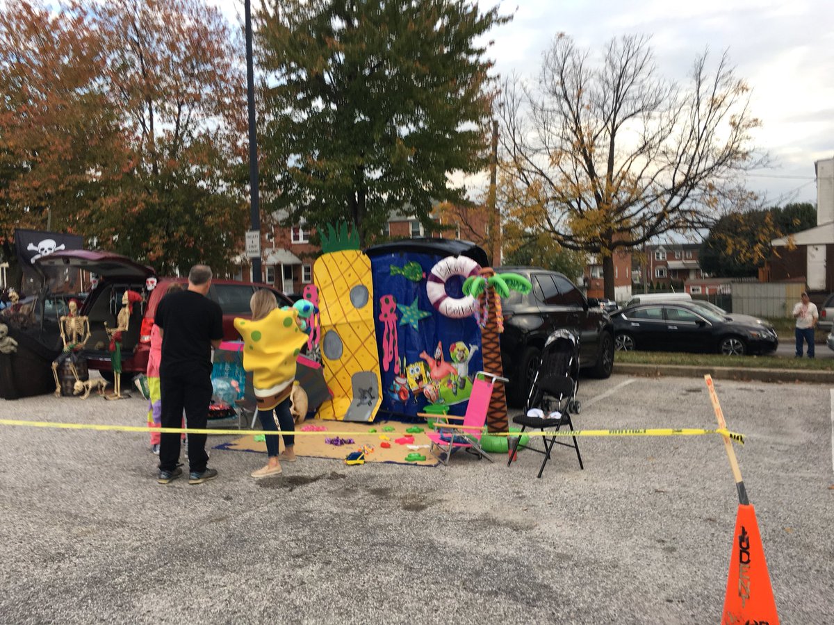 MsWagnerBCPS's tweet photo. @EssexBCPS students and families enjoyed an amazing Art Show and Trunk or Treat! Thank you to all that helped and supported our event! #ittakesavillage #ProudPrincipal https://t.co/hC6B0pEOo5