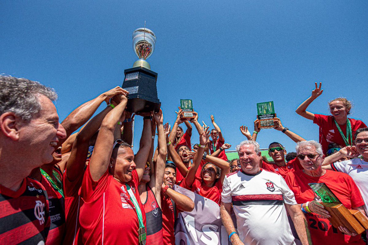 TimeFlamengo's tweet photo. Pra fechar o ano com chave de ouro, o Mengão venceu as categorias Sub-23, Júnior e Sênior do Campeonato Brasileiro de Barcos Longos e se sagrou campeão geral. Foi um domingo do jeito que a Nação gosta! ISSO É #TimeFlamengo! 🚣‍♀️🚣🏽‍♂️🏆

📸 Paula Reis/CRF https://t.co/BXDR10R94N
