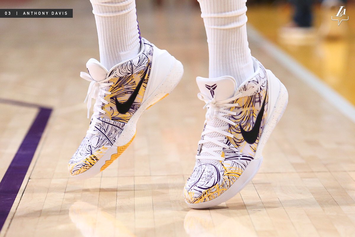 Aaronationn's tweet photo. Mamba Shoes is so Lit🔥🔥😍😍😍 https://t.co/RCpKhO8BXv