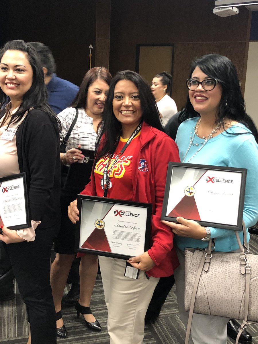 AACowboysELP's tweet image. Who’s that?  Just the Amazing Sandra Nava, the proud Assistant Principal at Loma Terrace Elementary.  THANK YOU Sandra for all you do for YISD students!  Loma Terrace ❤️ their Lion 🦁 leader!  @LomaTerraceES #TheDistrictofChampions #ONERED