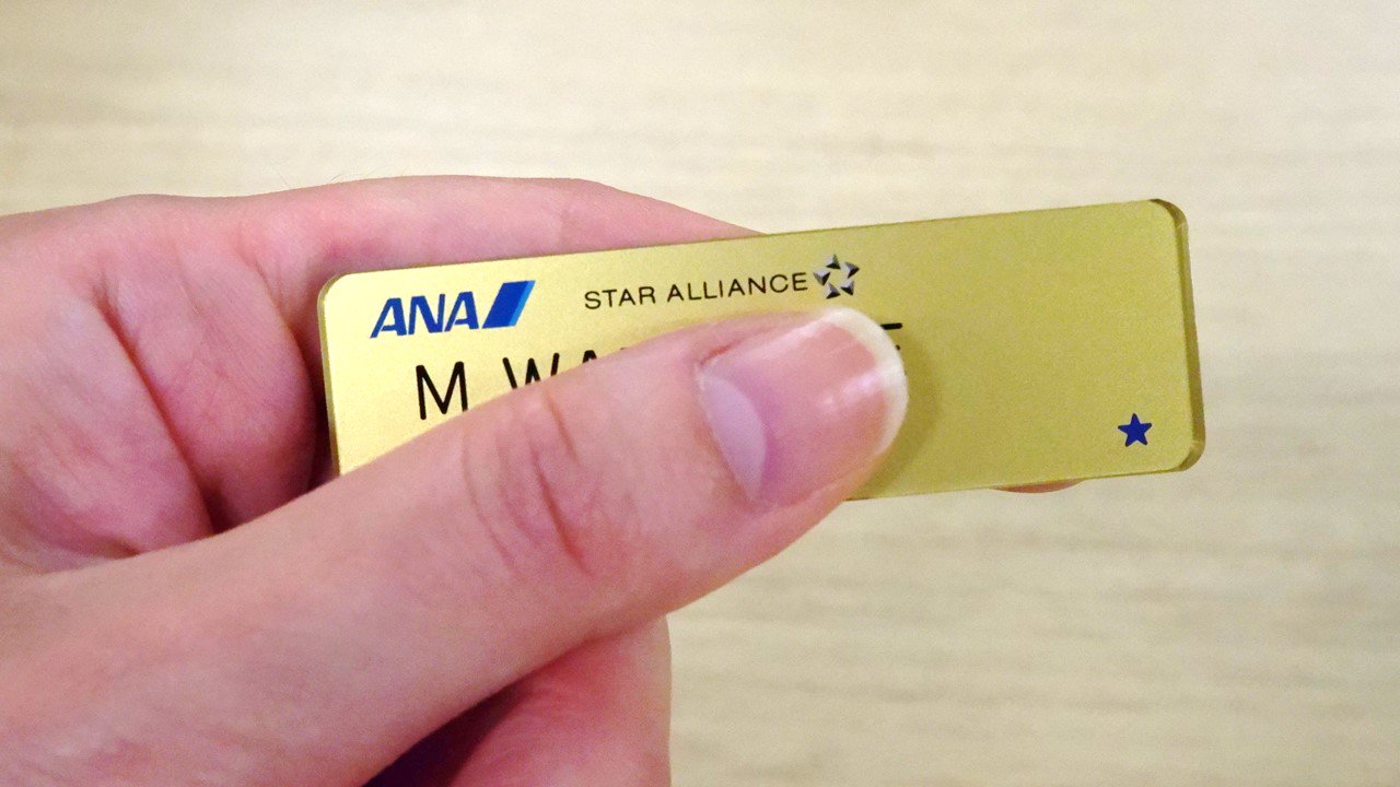 Twitter 上的 Ana旅のつぶやき 公式 青空に恋 した人々 Caの名札 に小さな星 がついているものがあるのにお気づきですか これは年2回実施している スターアワード表彰 の受賞者 がつけている名札で お客様との対応はもちろん人材の育成等まわりの模範と