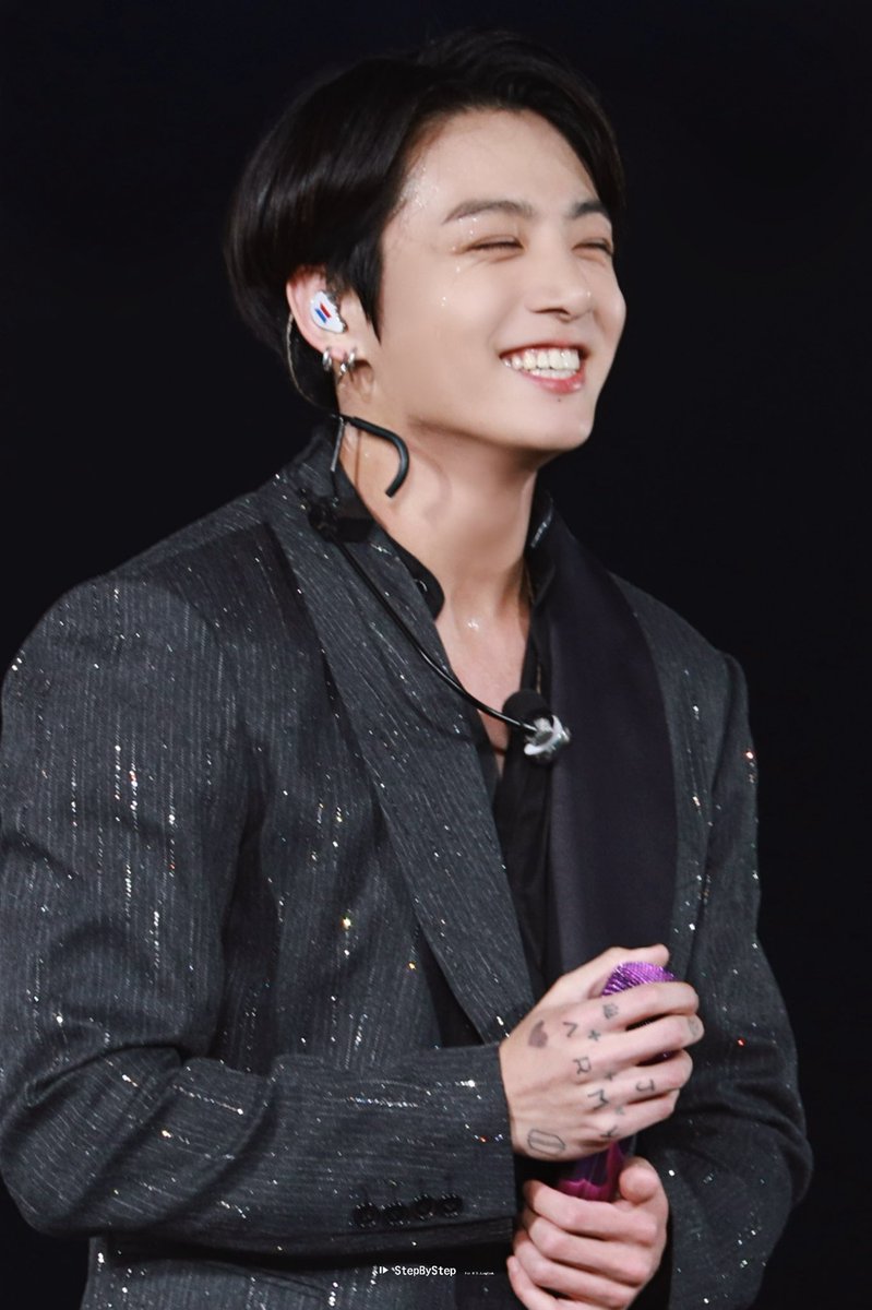 StepByStep0901's tweet photo. 191027 SY IN SEOUL HQ

ARMY

#JUNGKOOK #정국 
@BTS_twt
 #BTS https://t.co/VWLRESS21A