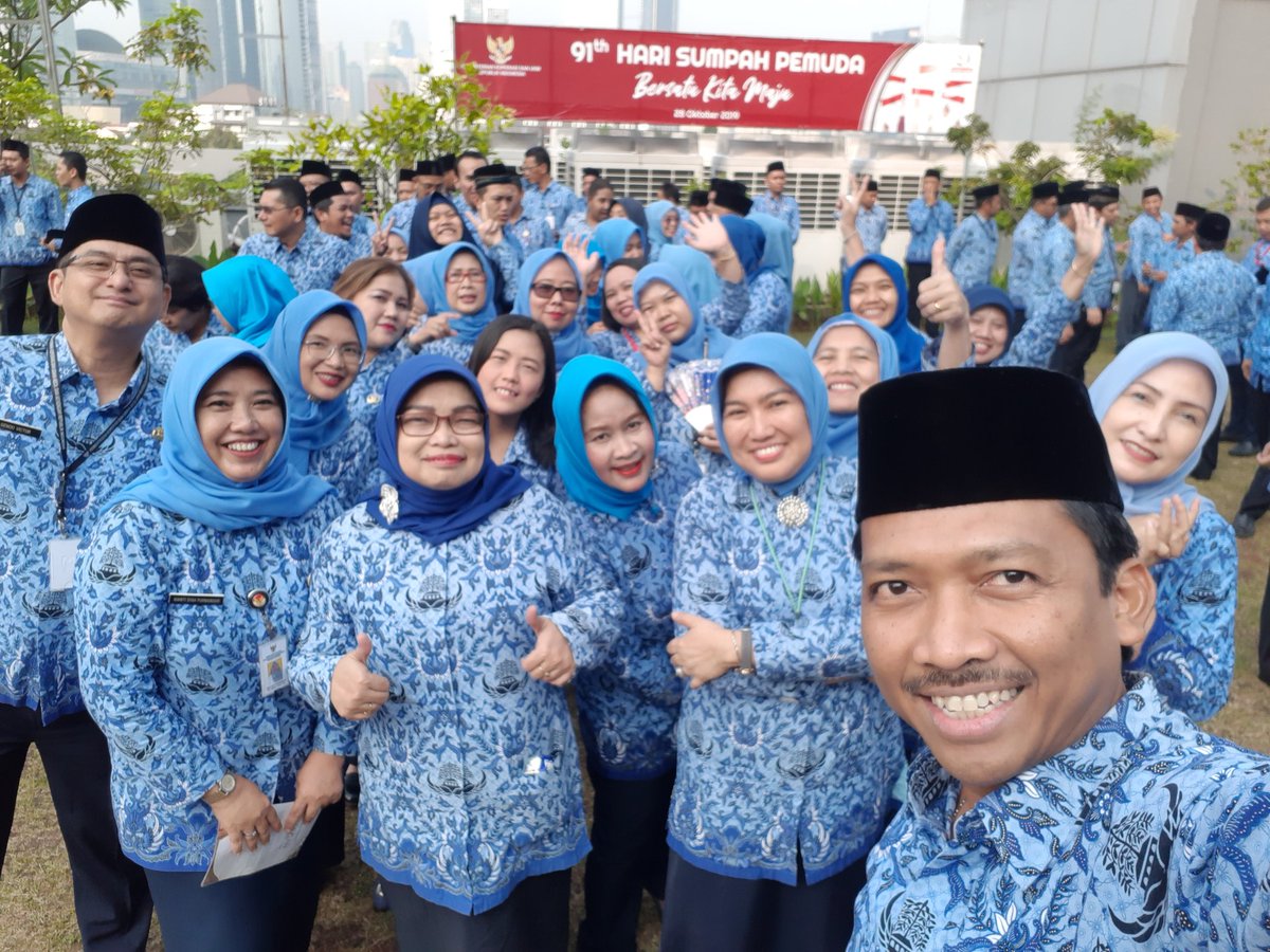 Bersatu Kita Maju...Ayo bangkit Pemuda Indonesia utk menyongsong Indonesia Maju...
#BersatuKitaMaju 
#asdeppenyuluhan
#ppklkemenkop 
#baguscoop