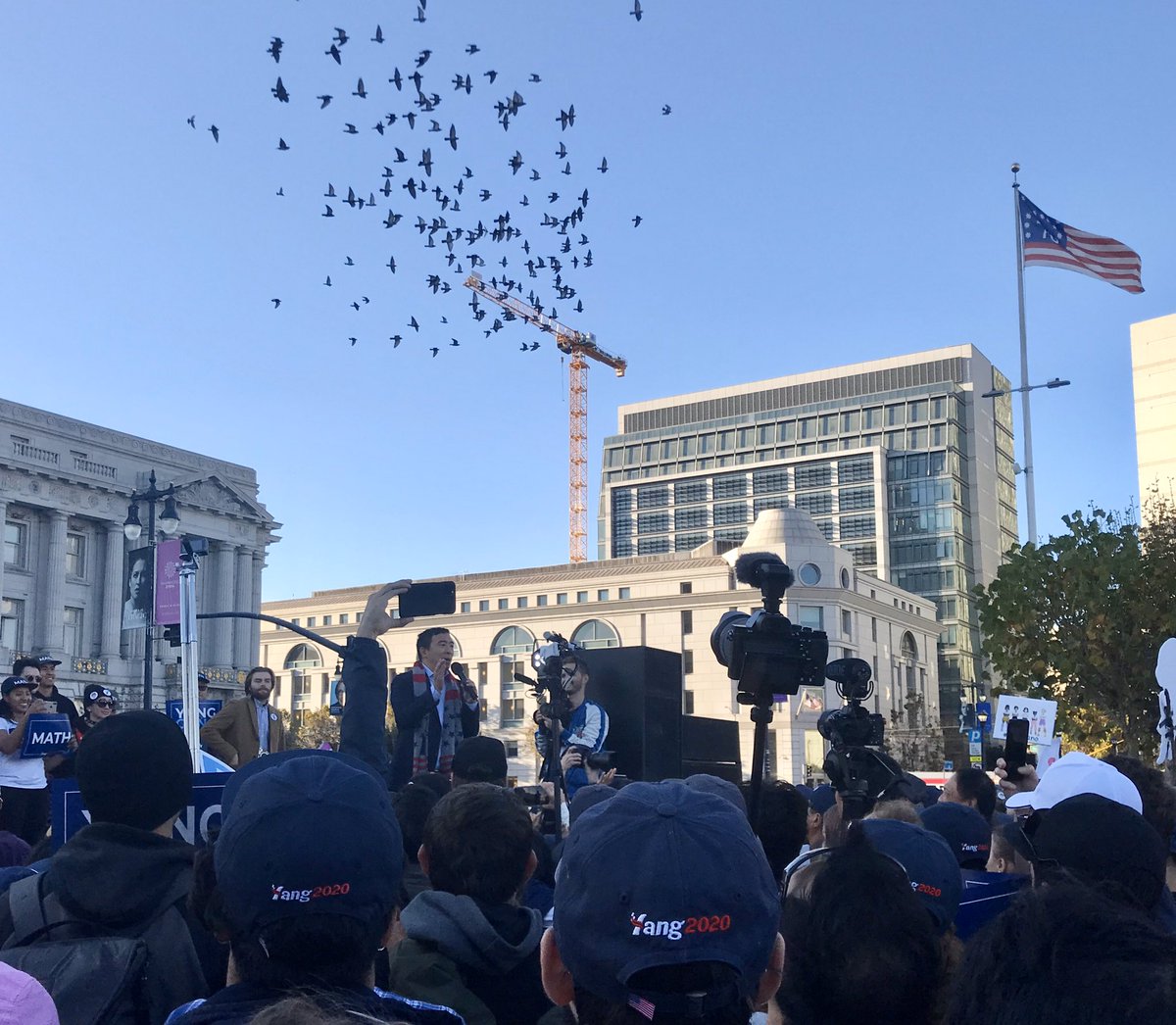amignot's tweet image. Yang at SF City Hall. His policies would improve the lives of every American family. I’m here for it. 
#YangGang #GoogleAndrewYang