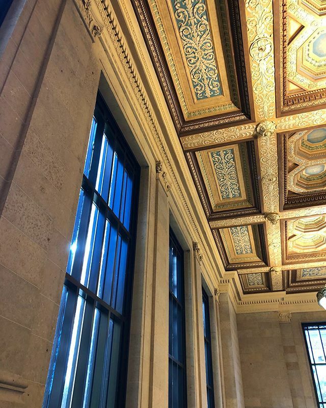 umnlib's tweet photo. Need to get stuff done? Walter, Wilson and Bio-Med Libraries open until midnight! #getitdone #studylikeitissundaynight #umn #walterlibrary #umn23 #ceiling #dontforgettolookup #study #isitmidtermsyet https://t.co/tBChzRJDvo https://t.co/1xdPuMG5BC