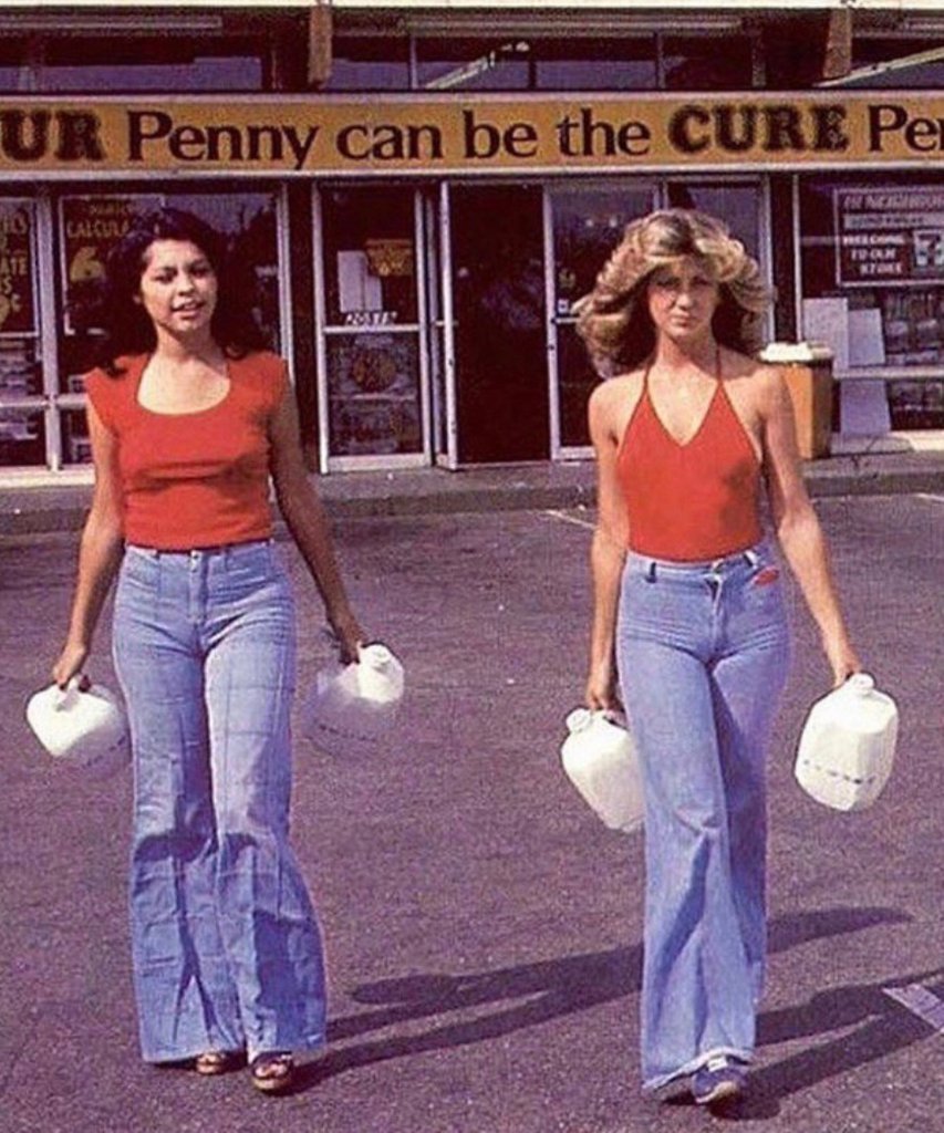 sinwithout's tweet image. irl pic of the squad getting ready for Halloween. 
what's your Halloween costume this year? 👻