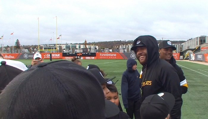 CHCHNews's tweet photo. Hamilton @Ticats are giving back and running athletic drills with children from Six Nations. @DaleManucdoc reports. #HamOnt

WATCH: https://t.co/irKP0mFA8r https://t.co/zVMtJajBtI