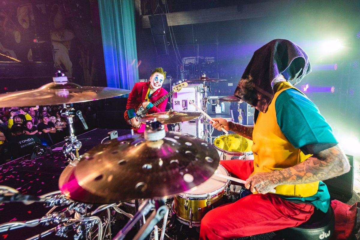 blink-182 tweet media