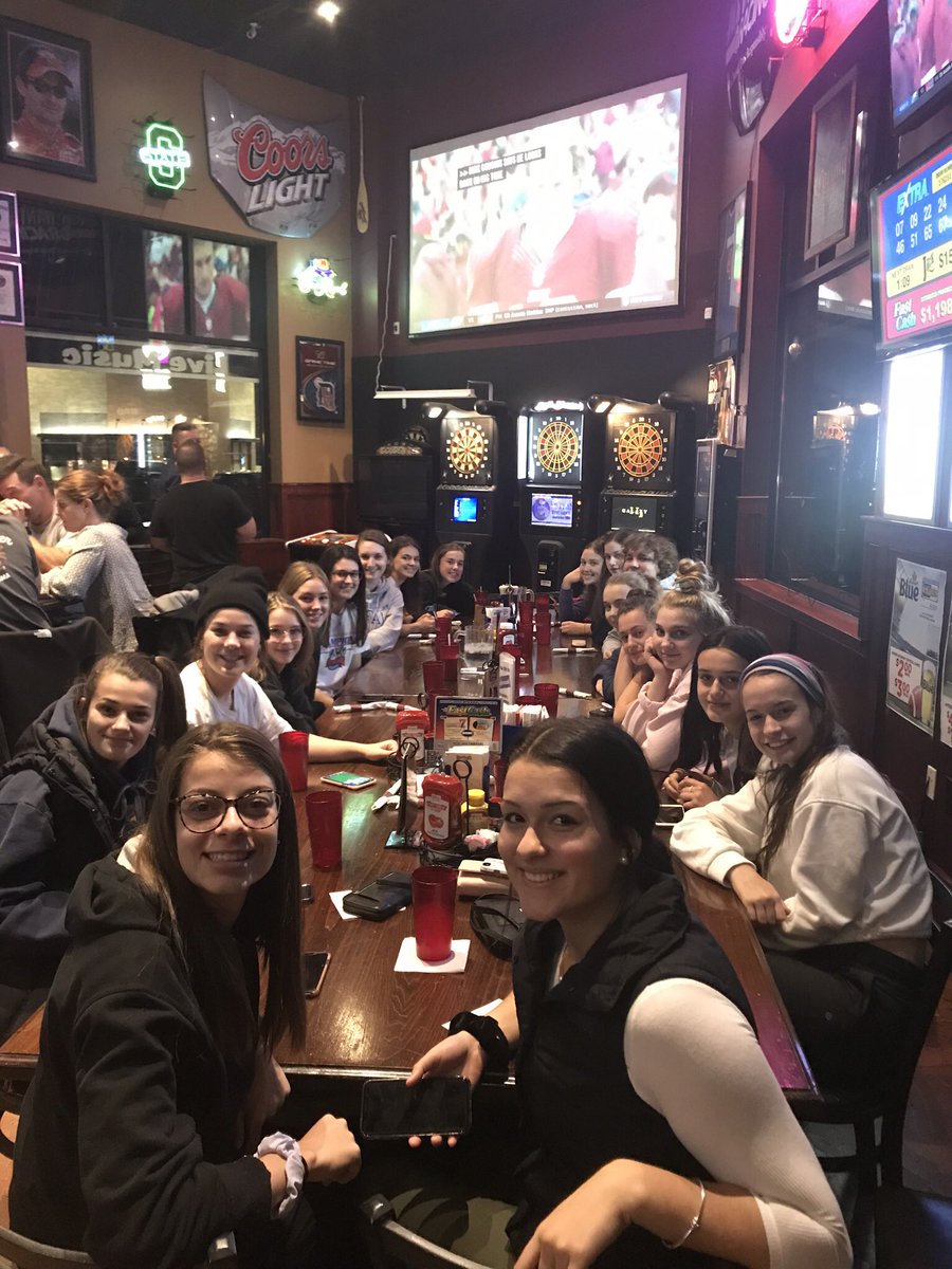 slwmidgetaa2019's tweet photo. Fantastic weekend in Detroit for our Sudbury Lady Wolves.  2 wins 2 ties and 1 loss in U19.  #funtimes #roadtrip #velourdrapes https://t.co/KBdjUl76q9