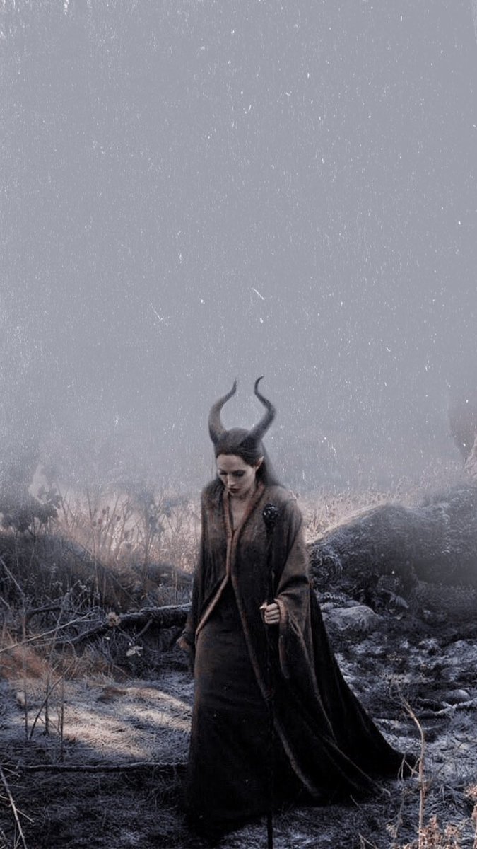 MlLFH0S's tweet photo. So i made some #Maleficent lockscreen. Feel free to save it lol https://t.co/M8bkkPG6Hg