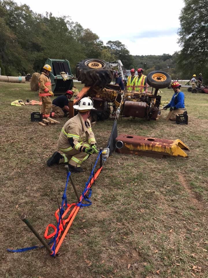 TavernFire's tweet photo. 8 members participated in farm medic class this weekend to learn valuable skills dealing with farm machinery accidents. https://t.co/78EGKaQZkp