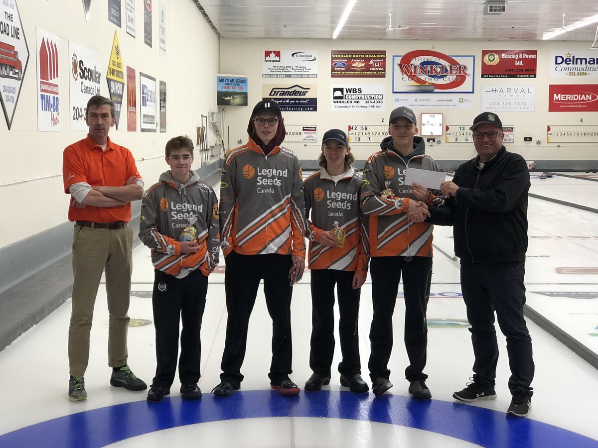 Ladies and gentlemen, the winners of the @QualityInnW Junior Curling Classic. Thank u so much Conan and Rhonda for a great weekend. #mjct