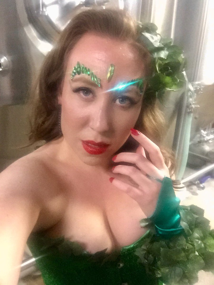 IAMChelseaGrace's tweet photo. Friday I sang I Put A Spell On You &amp; dressed as Poison Ivy in 5280 Burlesque’s Halloween show. The audience was fantastic and so were all of the fabulous performers! Big thanks to @DieboltBrewing for having us &amp; to all my friends who came out to support! 🎃 
#denver #burlesque https://t.co/TiUQbZtRRU