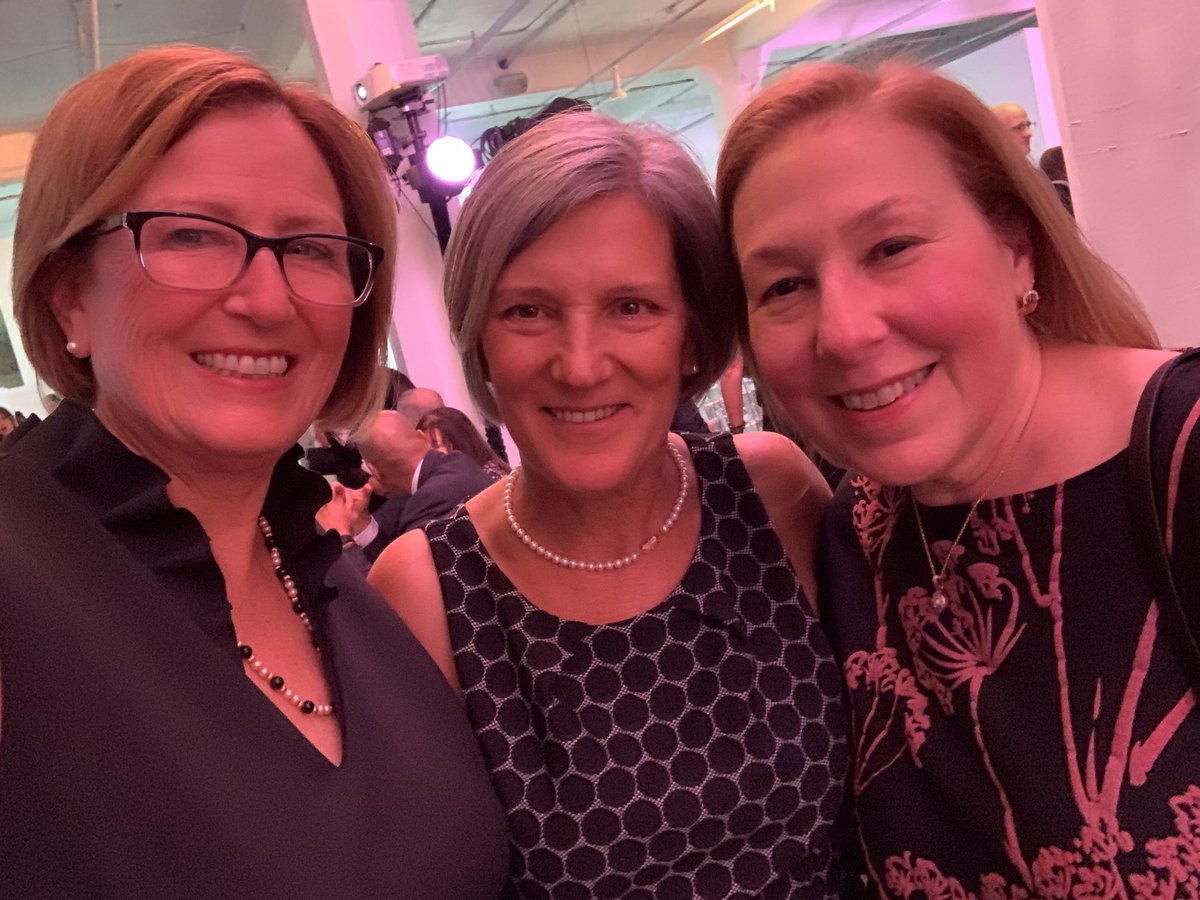 cchevere's tweet photo. Celebrating the wonderful work of @lawrencehallorg at the 2019 Fall Fete. Congratulations Glori! #FallFete #empoweringyouth https://t.co/qc0otJHTSv
