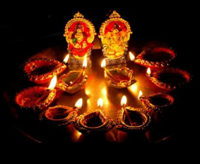 Aa14998911's tweet photo. Happy divali guys💥😘😘 I knw I'm late🤪little busy🤗😅Sorry😁mj the festivl of light glow ur Life wth joy, happinss nd prosperity😍Im far awy from m home miss m parnts to😕😊 #workcomefirst😑 #Arjuners #Aalishians #friends #NewYork #SimranK👸 @arativish @Aalisha_world https://t.co/dAjUKXUVHw
